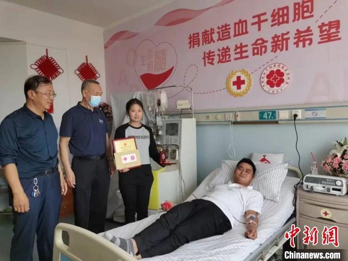 图为刘洋捐献造血干细胞。 李六金供图 图为刘洋捐献造血干细胞。 李六金供图