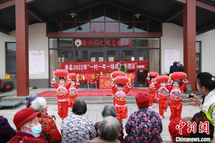 图为“文化进万家”活动现场。 钱源 朱忠广 摄 图为“文化进万家”活动现场。 钱源 朱忠广 摄