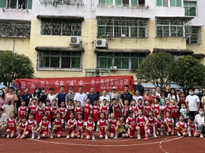 【投稿】县幼儿园大一班举行“迎‘篮’而上，乐在‘球’中”篮球赛