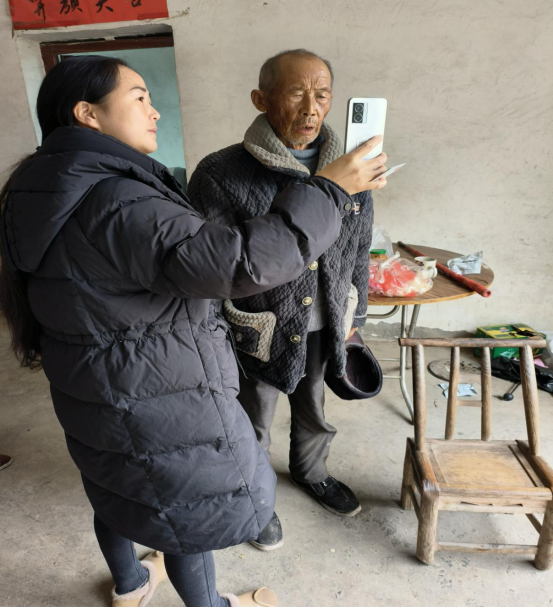 棋坪镇游源村：高龄认证“上门办” ，帮办代办“暖人心”