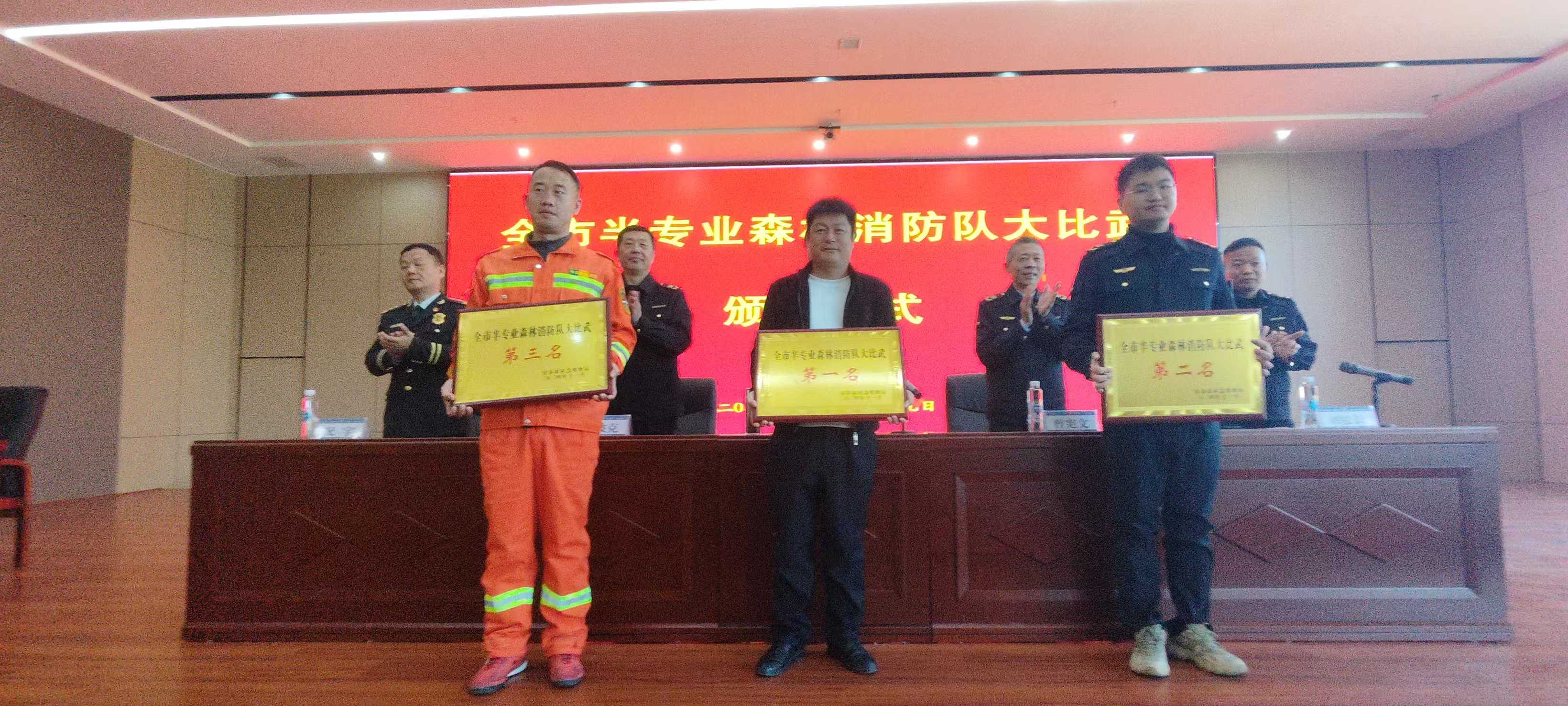 全市大比武活动中铜鼓代表队勇夺第一名